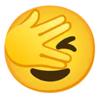 faccina che sbircia tra le dita + faccina che fa l’occhiolino