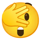 faccina che sbircia tra le dita + faccina stupita