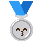 Silbermedaille + küssendes Gesicht mit lächelnden Augen