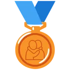 Bronzemedaille + sich umarmende Personen