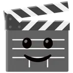 film tahtası + hafifçe gülümseyen yüz