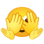 persona che scrolla le spalle + faccina che sbircia tra le dita