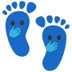 impronta di piedi + faccina con occhi aperti e mano sulla bocca